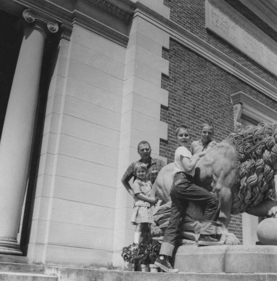 1961-08-07~ 1 Andrea, Pete, Dan & Pete Jr; art museum, Bowdoin College, Brunswick ME.jpg