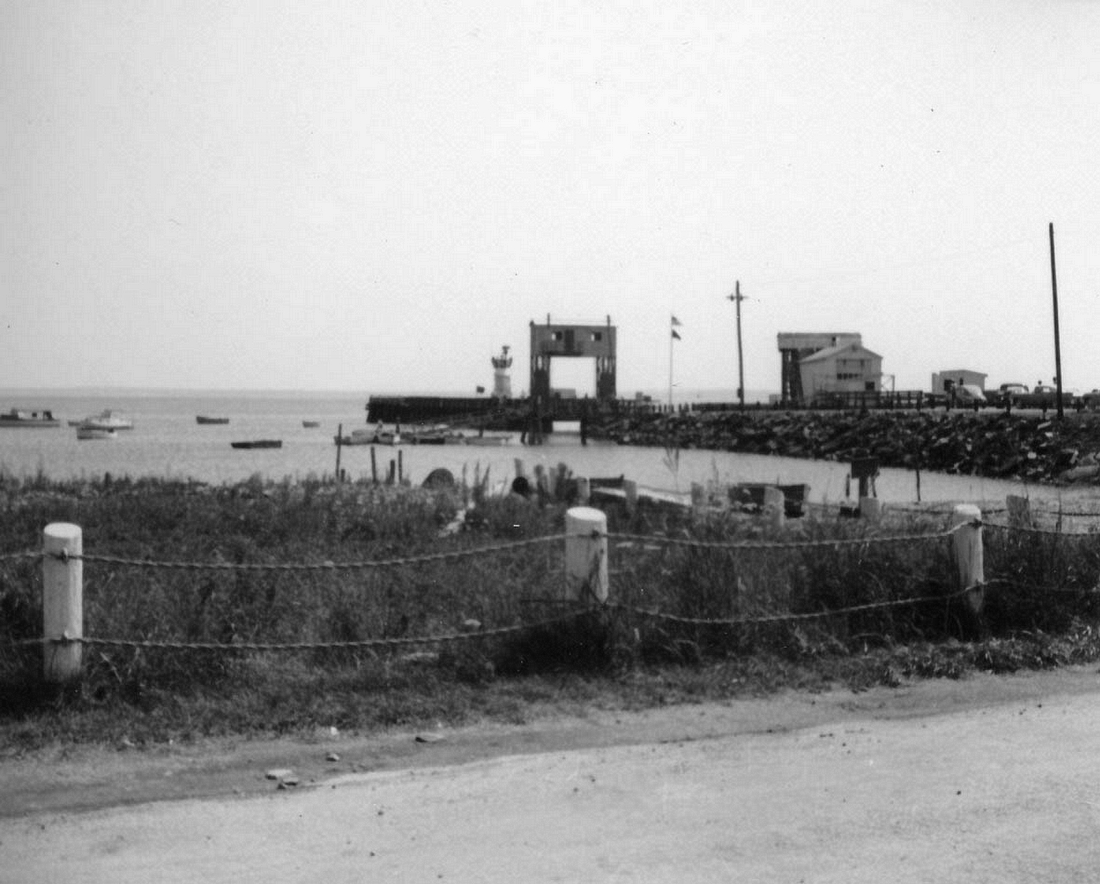 1961-08-10~ 01 Ferry slip, Lincolnville Beach ME.jpg