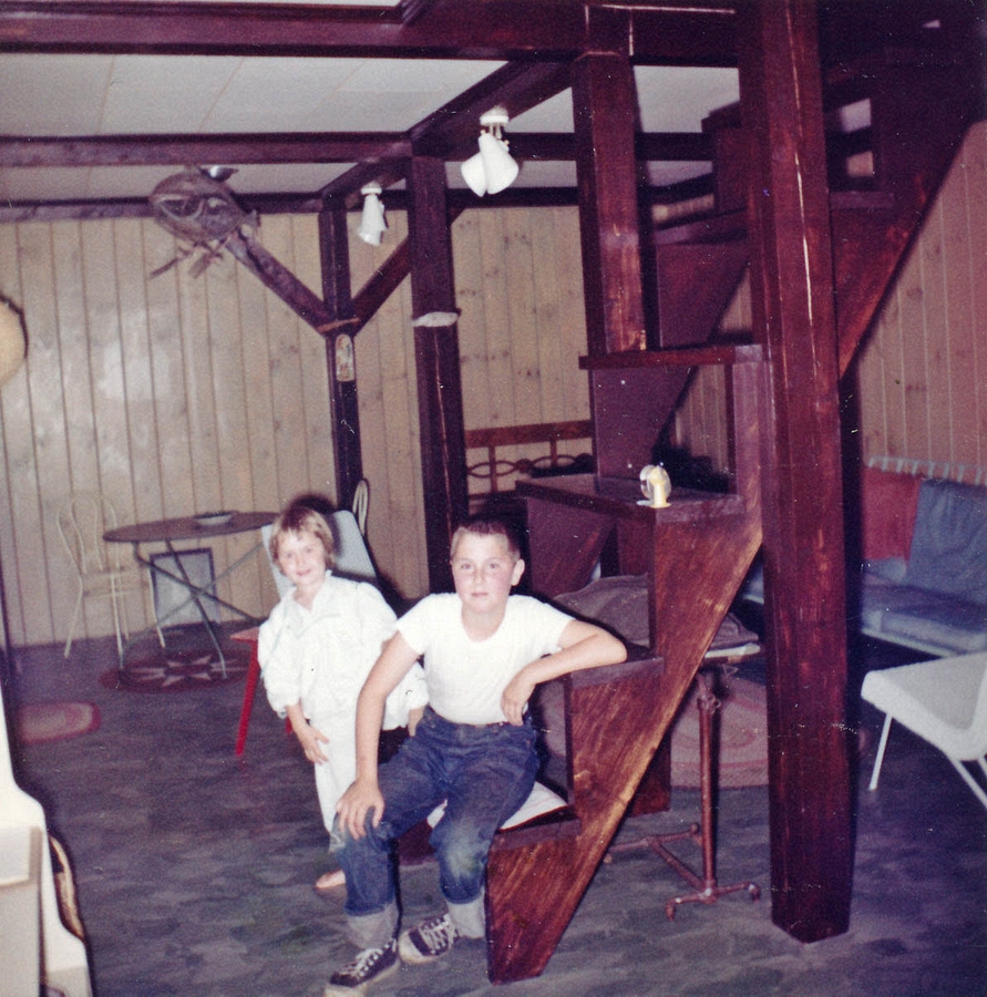 1961-09-03~ 07 Andrea & Dan in playroom, Islesboro ME.jpg