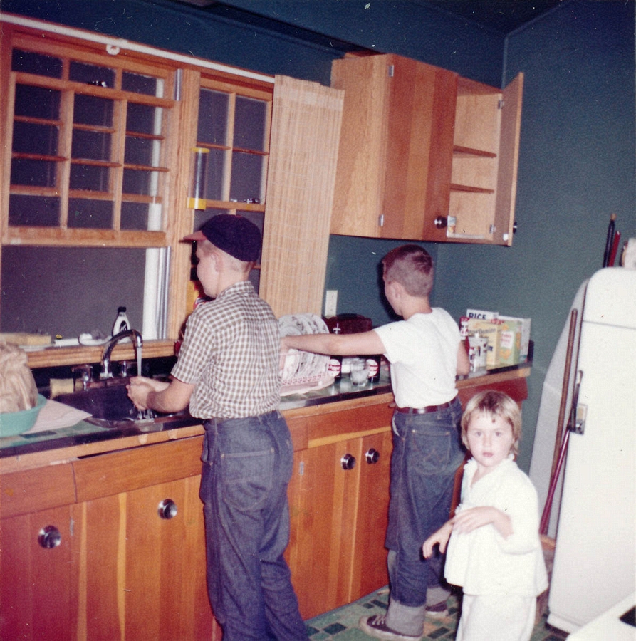 1961-09-03~ 08 Pete Jr (13.2), Dan (11.3) & Andrea (4.10) in kitchen, Islesboro ME.jpg