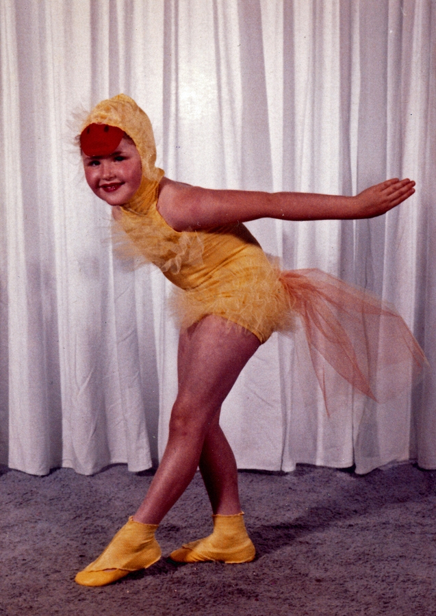 1963-06-22 3 Andrea in ballet costume.jpg