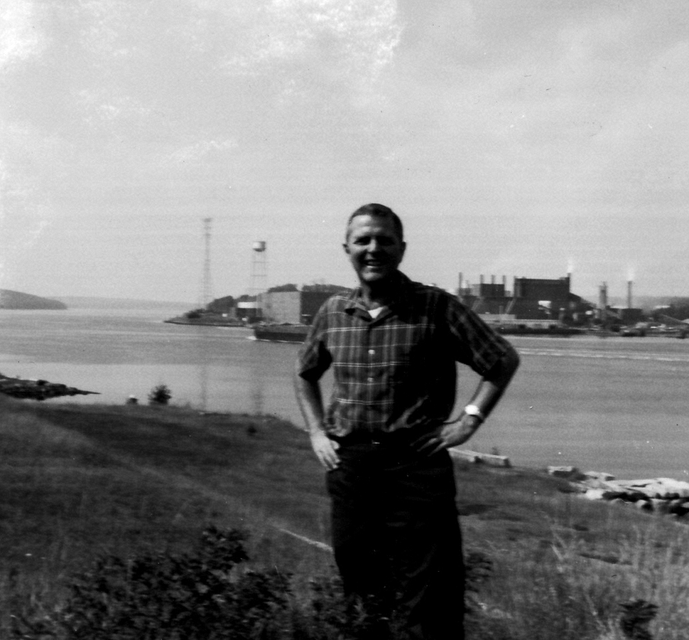 1963-08 07 Pete in front of big power plant, Bucksport ME.jpg