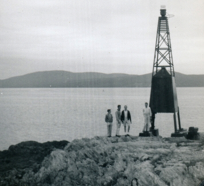 1963-08 12 Ron Stitt, Dave Hoyt, Pete Jr & Dan; the working light, Islesboro ME.jpg
