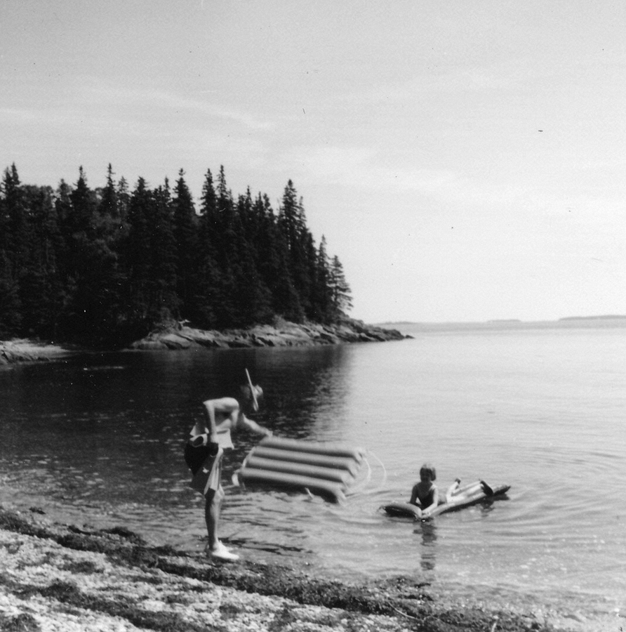 1963-08 28 Pete Sr & Andrea go a-snorkeling; Town Beach, Islesboro ME.jpg