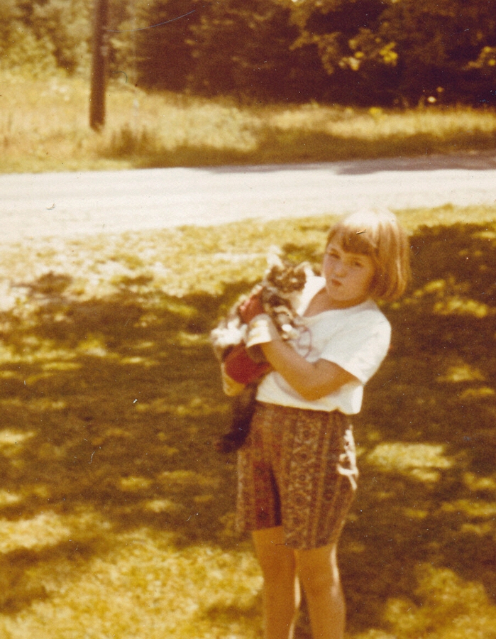 1964-09 3 Andrea and the Looks' new kitten Monty, Islesboro ME.jpg