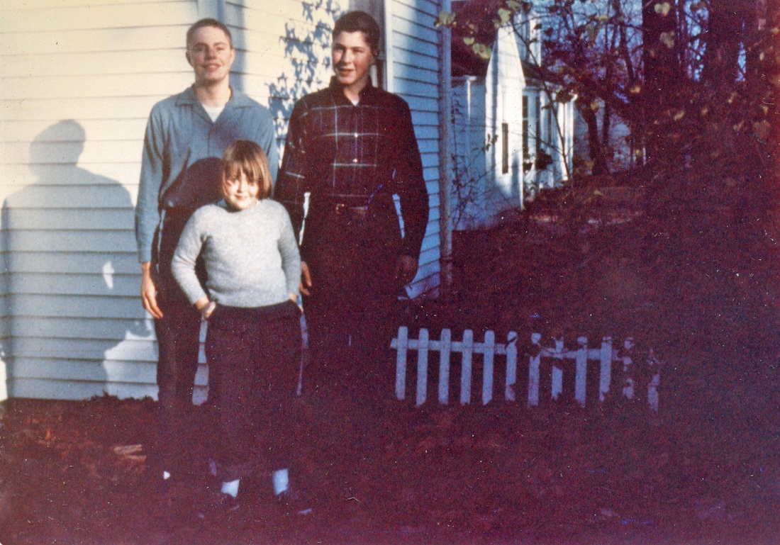 1964-09 9 Pete, Andrea & Dan; back of 204 Highgate St, Needham.jpg