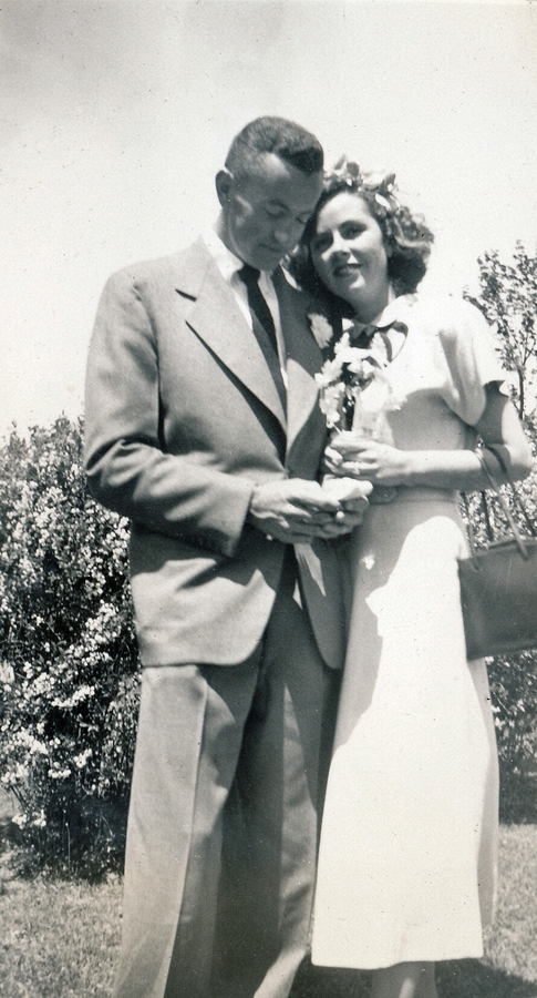 1948-05-19 2 Bob & Mary Jane (Matthews) Wager.jpg