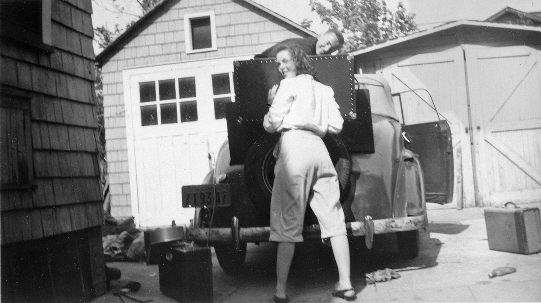1948-05-20~ Mary Jane & Bob leaving for the West.jpg