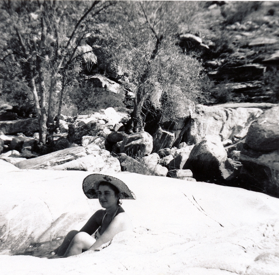 1954-10-15 2 Til, stone tub, Sabino Canyon, Tucson AZ.jpg