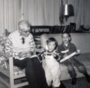 1956-08 6 Hilliard & his puzzle, Deidra & cookie, Bob Jr & glider.jpg