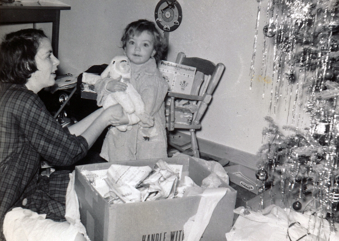 1956-12-25 11 Mary Jane & Deidra, Ely MN.jpg