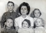 1960-11~ Wagers looking up - (f) Matt, Tracey & Jans; (r) Bob Jr, Jane & Deidra.jpg