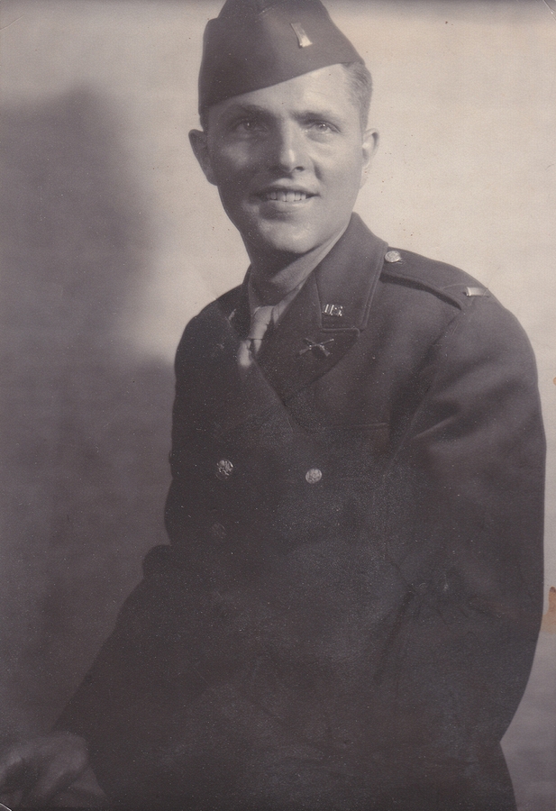 1944 2 2nd Lt Peter D Matthews, WWII.jpg