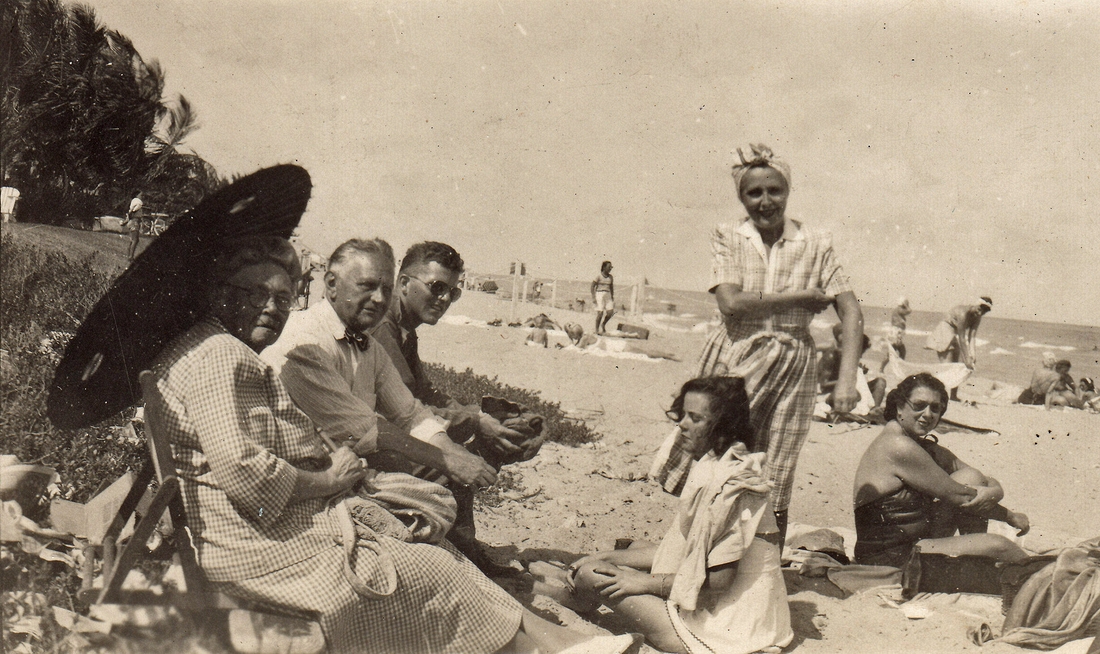 1945-03-19 Pete (left rear) & Jane (center sand), Miami Beach.jpg