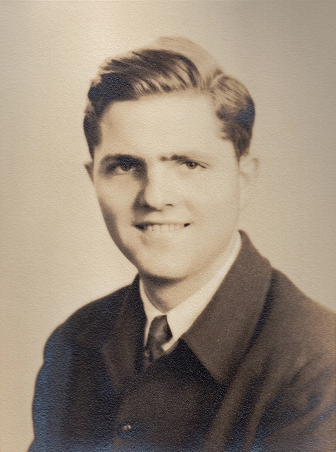 1945-08~ Pete, taken at Saks.jpg
