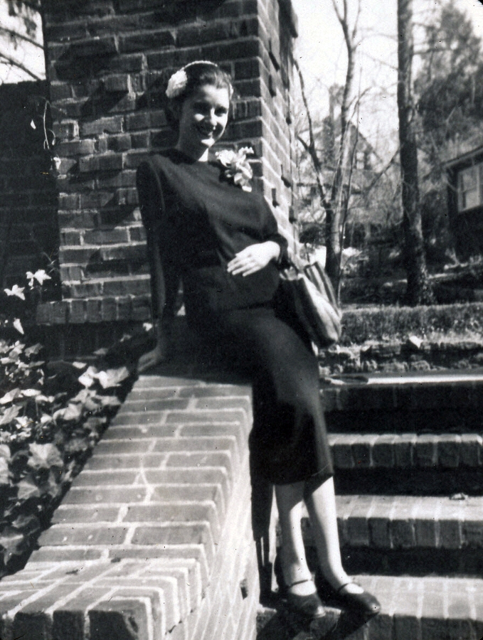 1955-04-10 Til in Douglaston, Easter.jpg