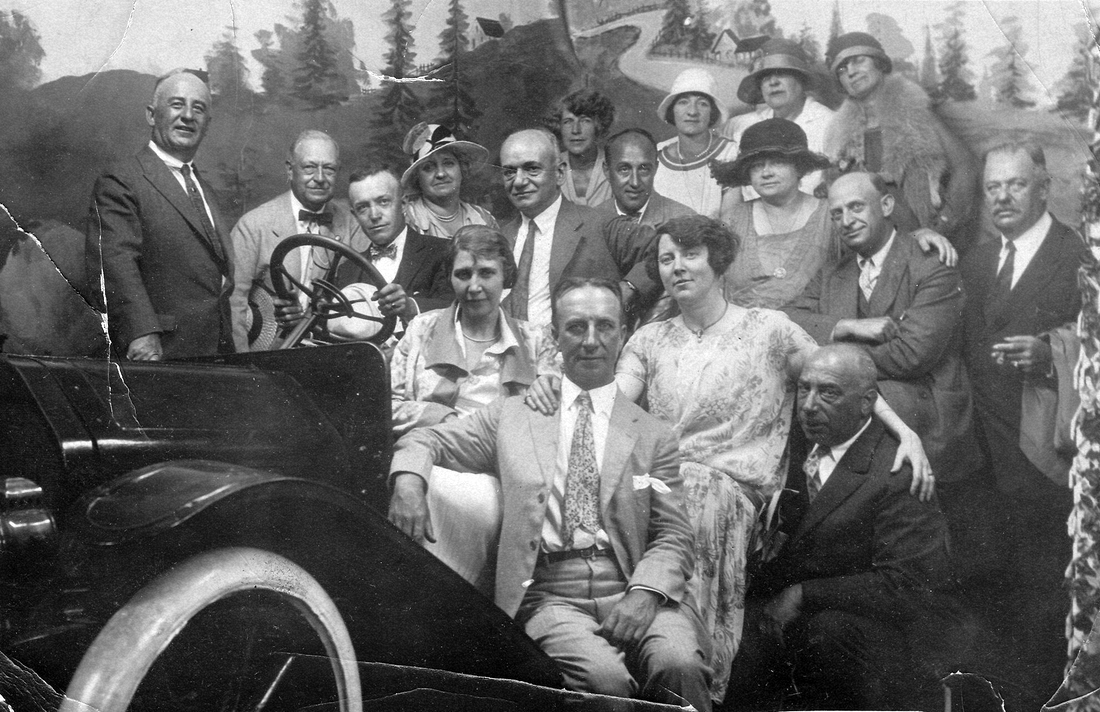 1933~ Samuel L Matthews (center) & friends.jpg