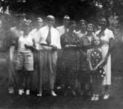 1940~ 1 (f) Til, (m) Jane, Sam, Gussie, Geneth, Rosalie, (r) Pete, Hillie, Herb, Sidonia.jpg