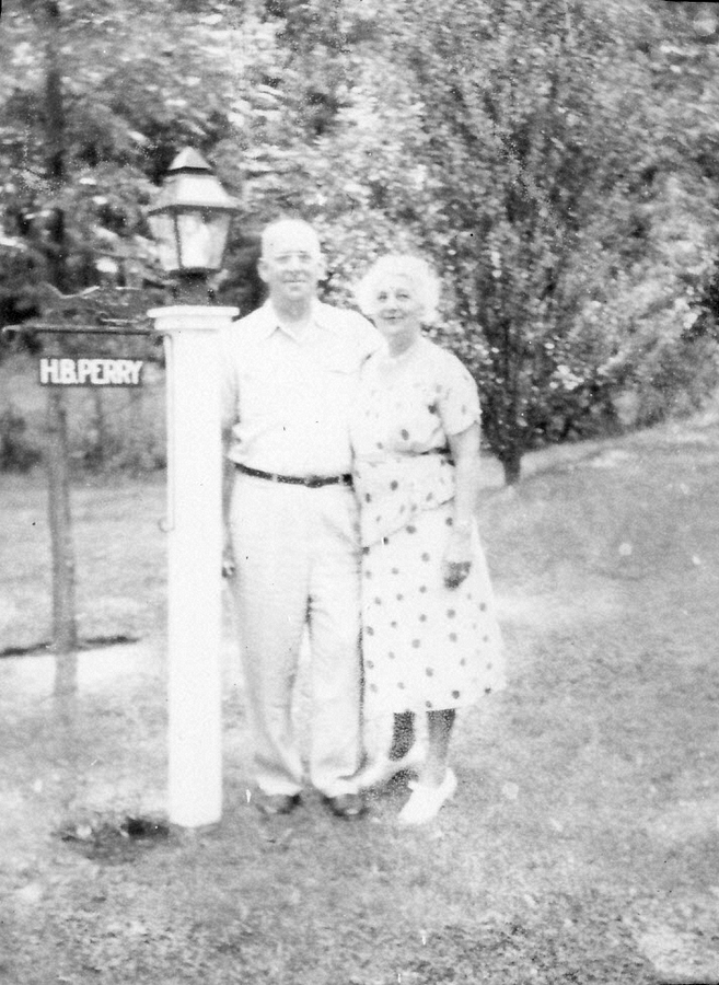 -32 1957~ Blackie & Mildred, Weare NH.jpg