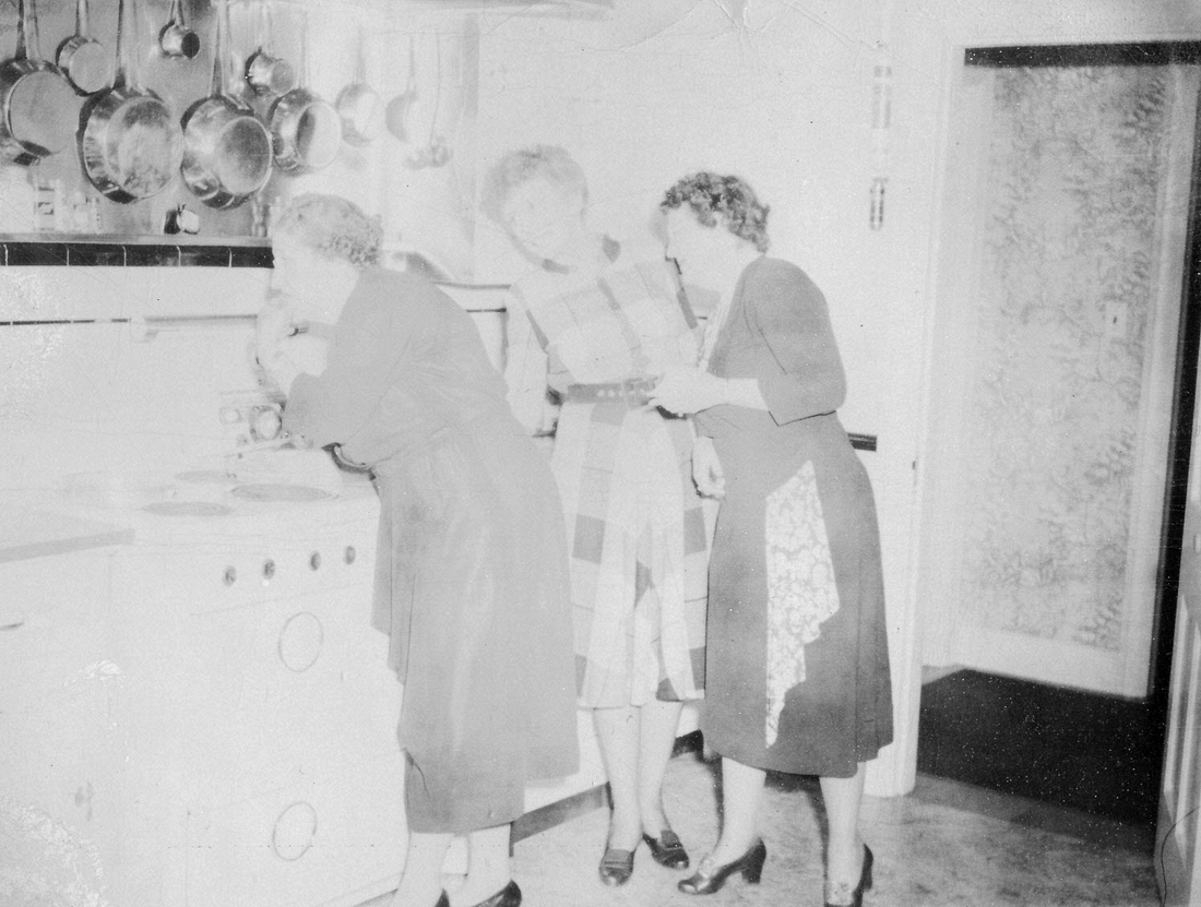 -41 Liz Perry, Marie & Vic.jpg