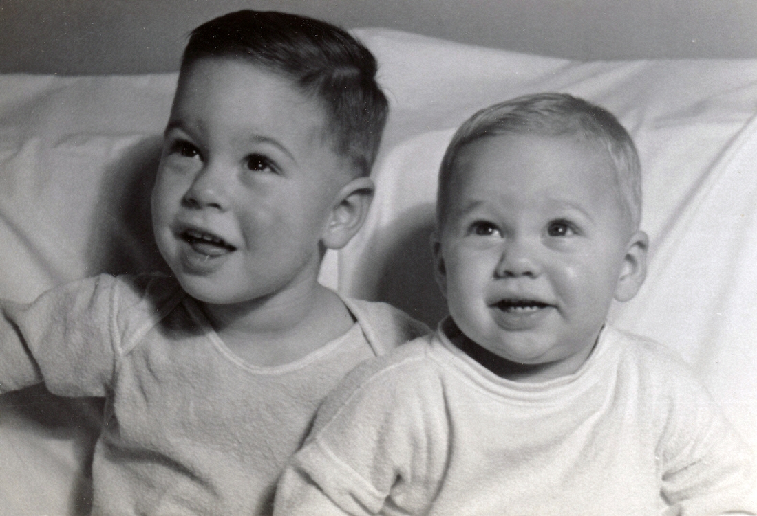1952-12 9 John (3 years) & Carl (1 year).jpg