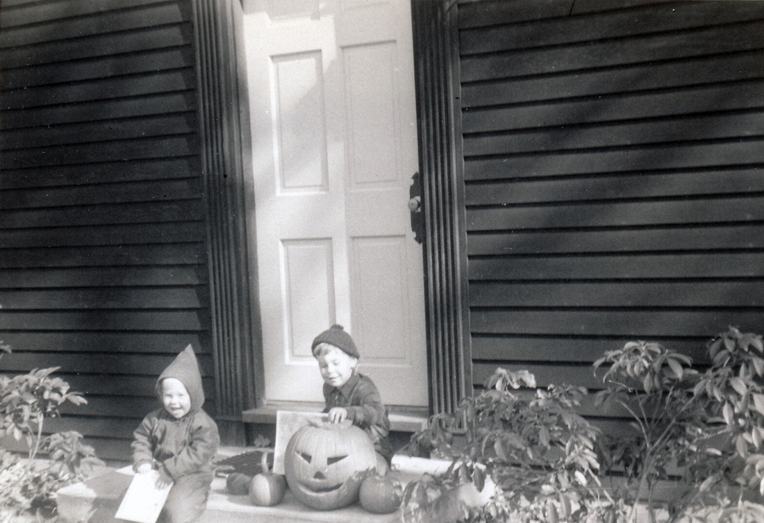 1953-11-01 1 Carl & John, new Perry home, Ridgewood Rd, Wilbraham MA.jpg