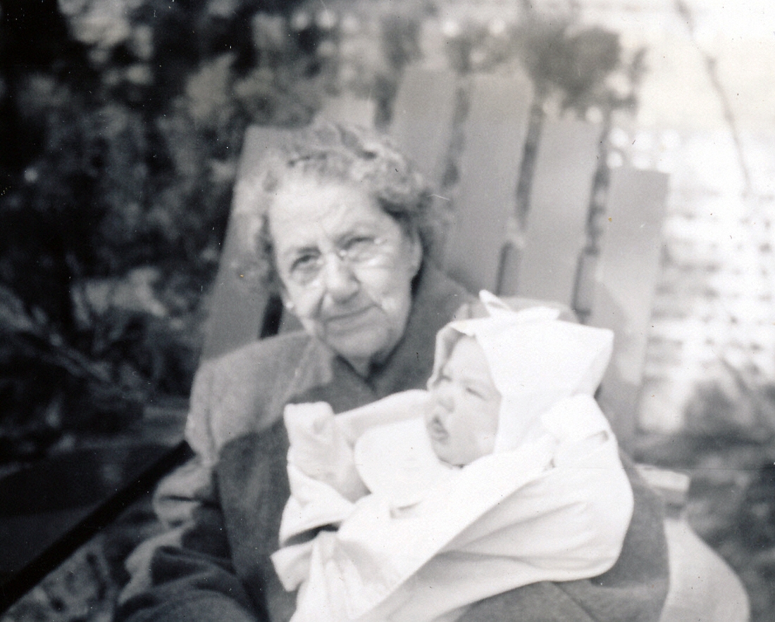 1954-03~ 15 Liz (GG) & Judy Perry.jpg