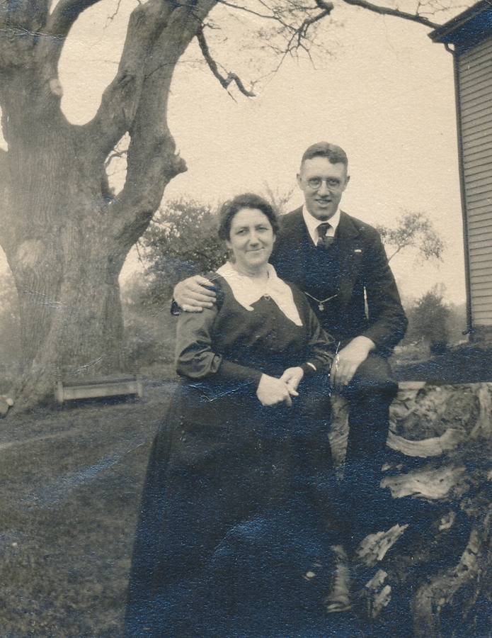 1916 01 Elizabeth Fowler (Liz) Perry & Horace Burr Jay (Ped) Perry.jpg
