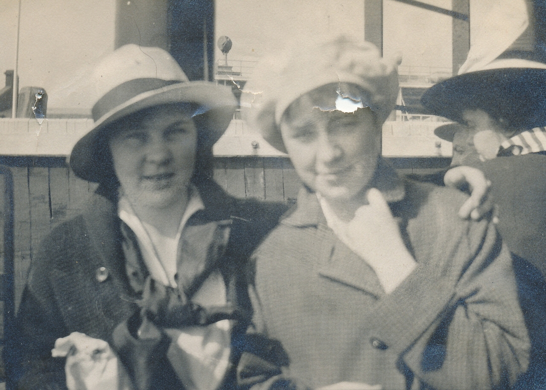 1916 12 Doris & Nan, 'Heavenly Twins!', on Staten Island Ferry.jpg