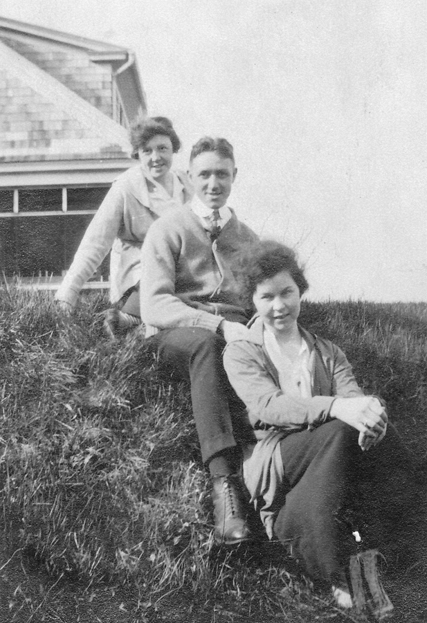 1917 04 Bunnie, Ped & Doris.jpg