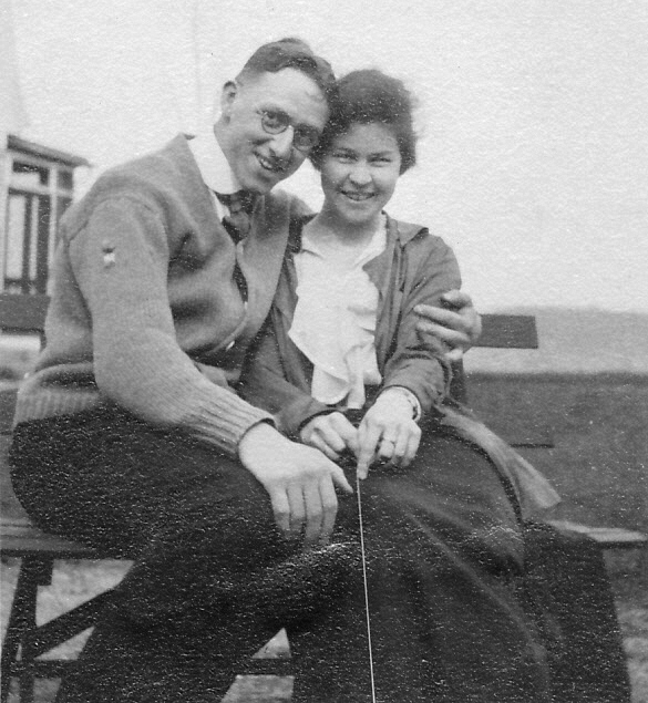 1917 08 Ped & Doris.jpg