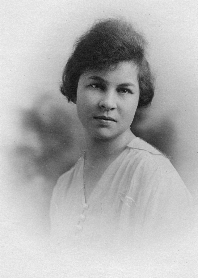 1917-05~ Doris, Columbia graduation.jpg