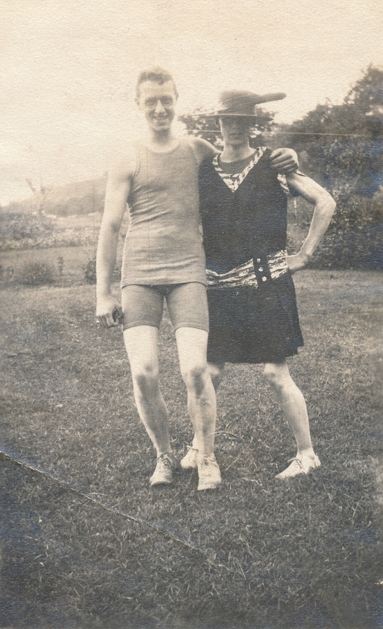 1918 04 Ped & Henny Henderson, Gales Ferry CT.jpg