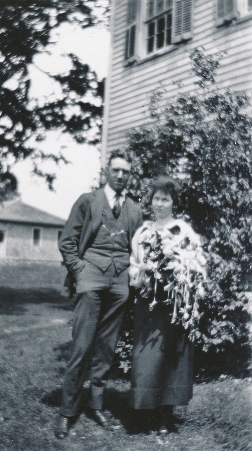 1919-10-15~ Ped & Doris, Shower Bouquet.jpg
