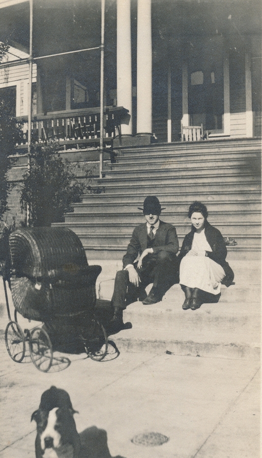 1920-12 4 Jack (in carriage, 2.5 months), Ped, Doris & friend; hotel, Trion GA.jpg