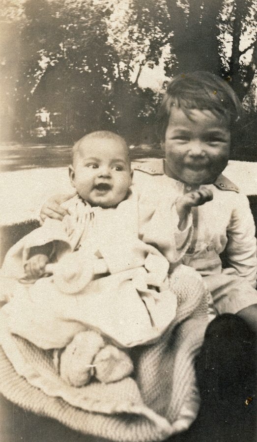 1923-05 Diane (3 months) & Jack.jpg