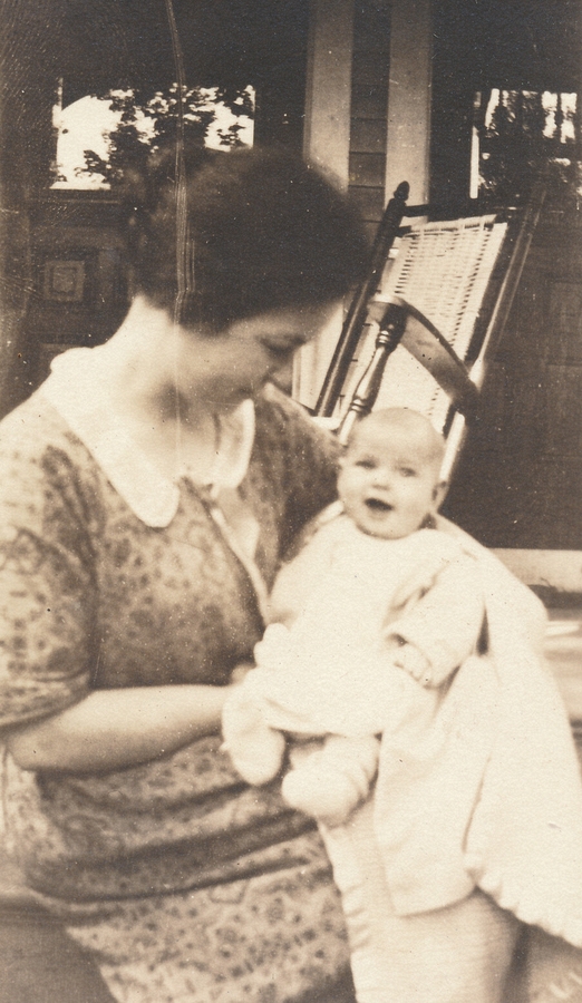 1923-06 3 Doris & Diane (3.5 months).jpg
