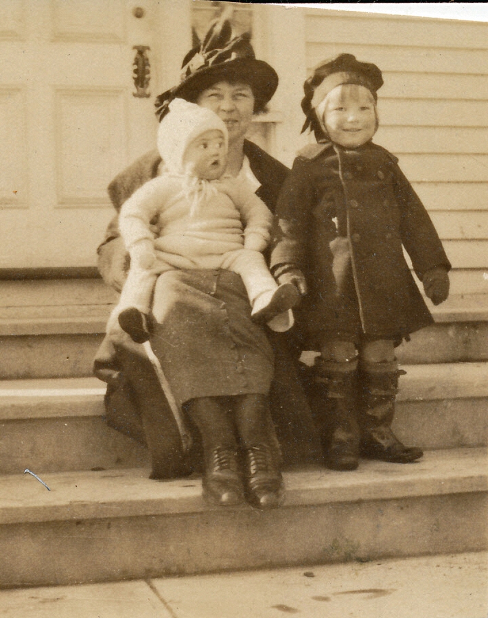 1924-02 2 Diane (1 year), Mother & Jack.jpg