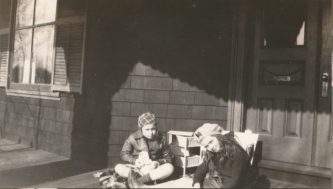 1933-02-23 Diane (10 years) & Jane.jpg