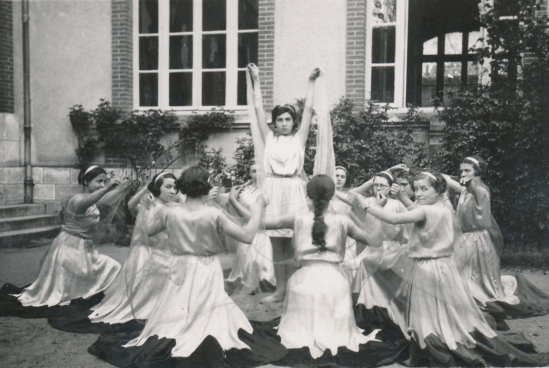 1937-04-18 1 Emily Genlin, Diane's French pen pal, Ballet des feuilles morte (dead leaves).jpg