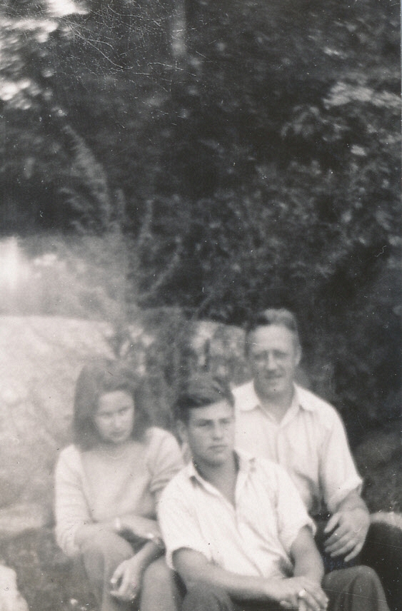 1940 Diane, Jack & Dad.jpg