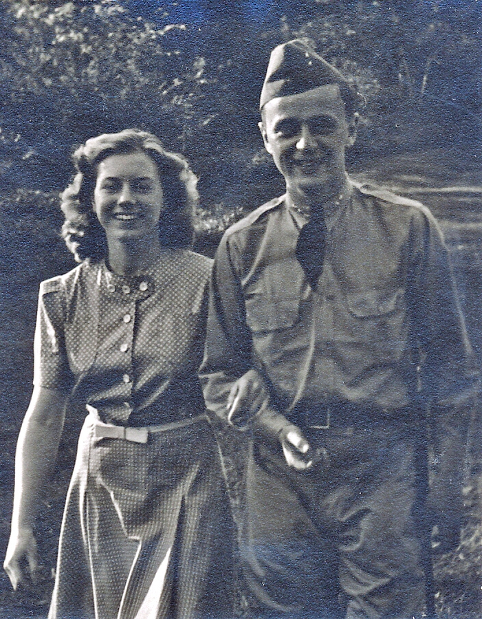 1940-05-30 1 Jane Neale & Sully, Mem Day, Wellesley MA.jpg