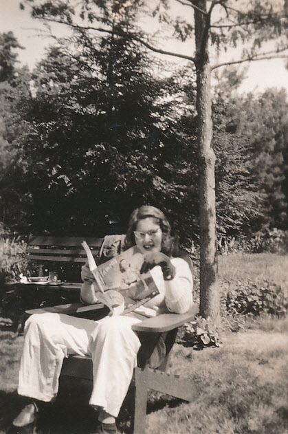 1940-05-30 4 Diane, Mem Day, Wellesley MA.jpg