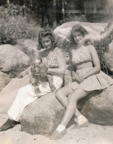 1940-08-24 4 Toni, Diane & Anne MacNeil, Lake Onway NH.jpg