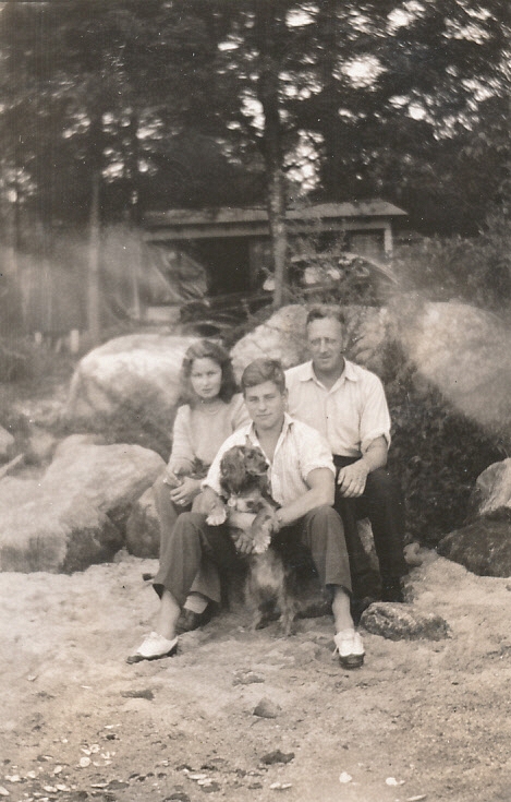 1940-09-02~ 3 Diane, Toni, Jack & Ped, Labor Day Weekend, Lake Onway NH.jpg