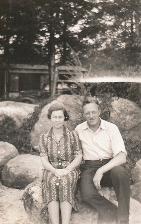 1940-09-02~ 5 Doris & Ped, Labor Day Weekend, Lake Onway NH.jpg