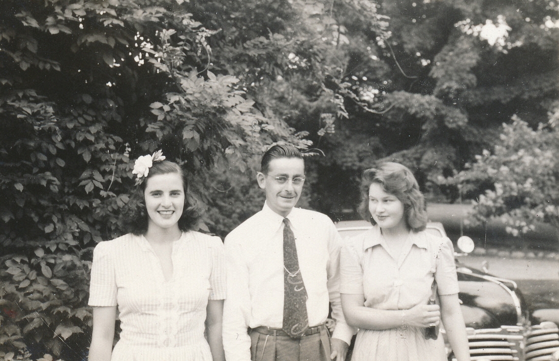 1942-08 1 Mary Razee, Charlie Razee & Diane, weekend of fun.jpg