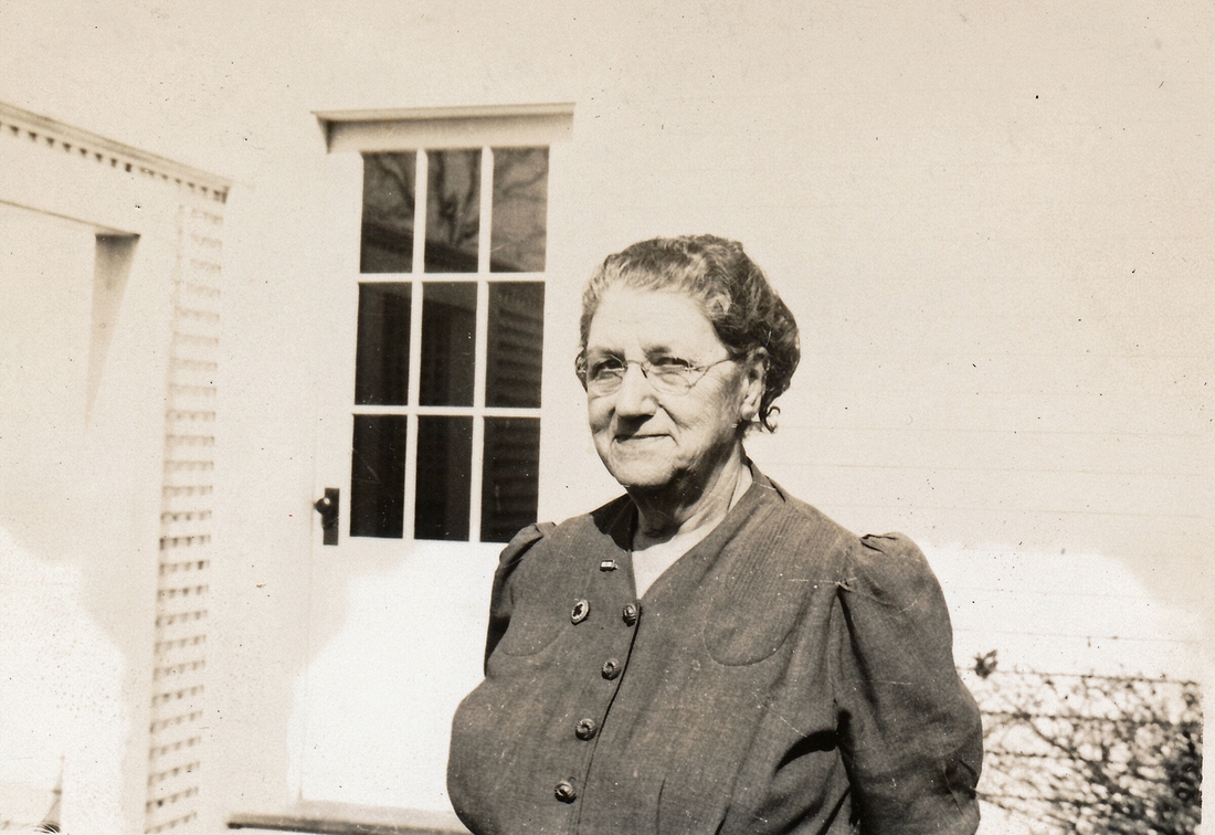 1943-02-25~ 2 Gram (Liz), 5 Alden Rd, Wellesley MA.jpg