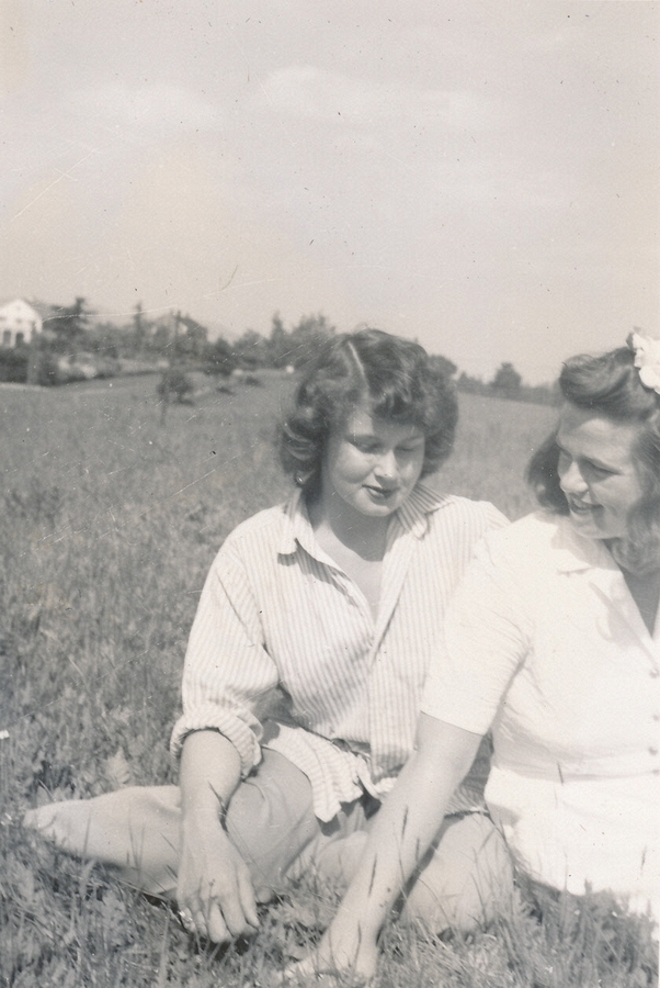 1943-06 Diane & Virginia Potter, Colby Jr College.jpg