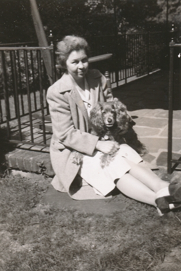 1943-09 3 Doris & Toni, 5 Alden Rd, Wellesley Hills MA.jpg